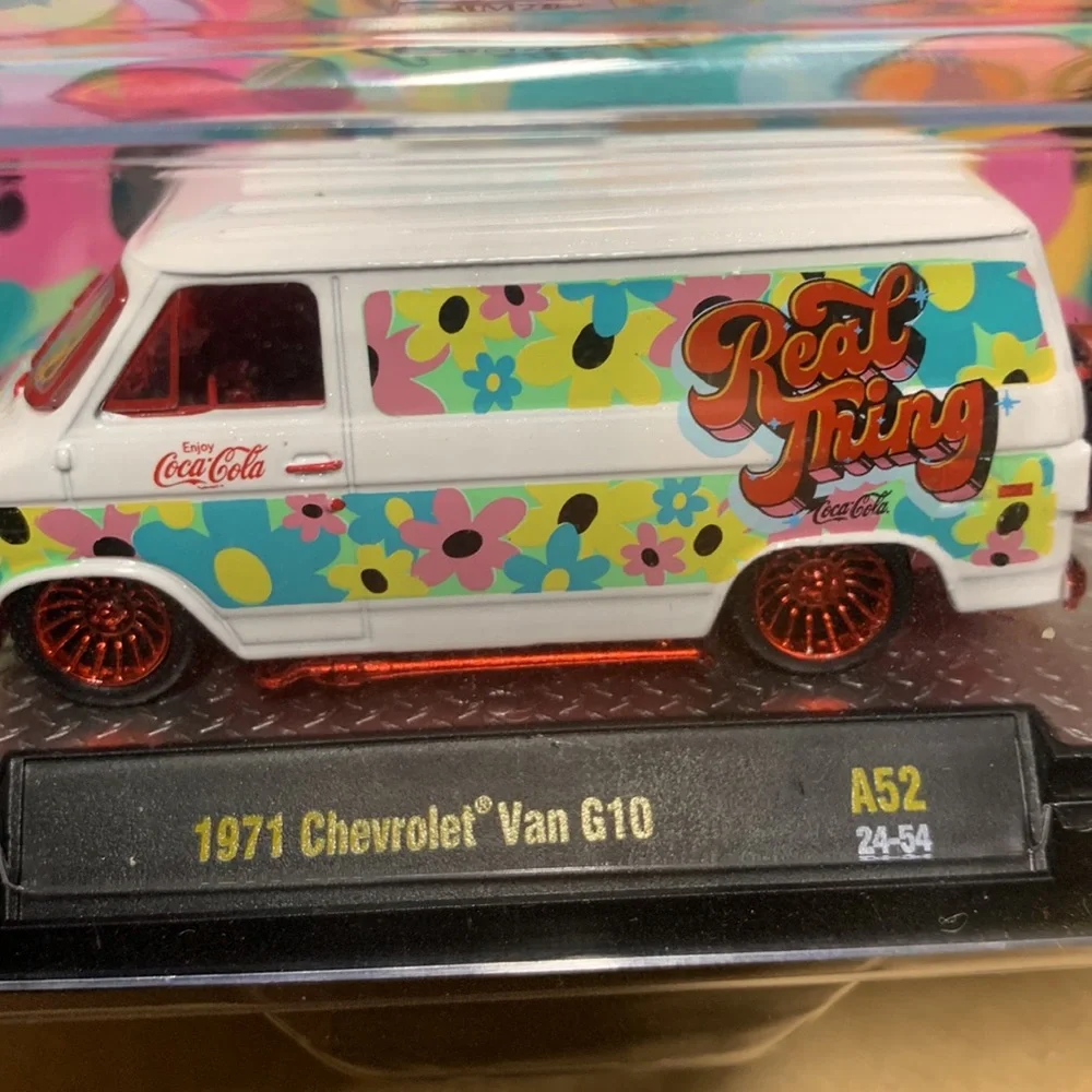 Coca Cola 1971 Chevrolet Van G10 M2 Machines Chase - Picture 7 of 10